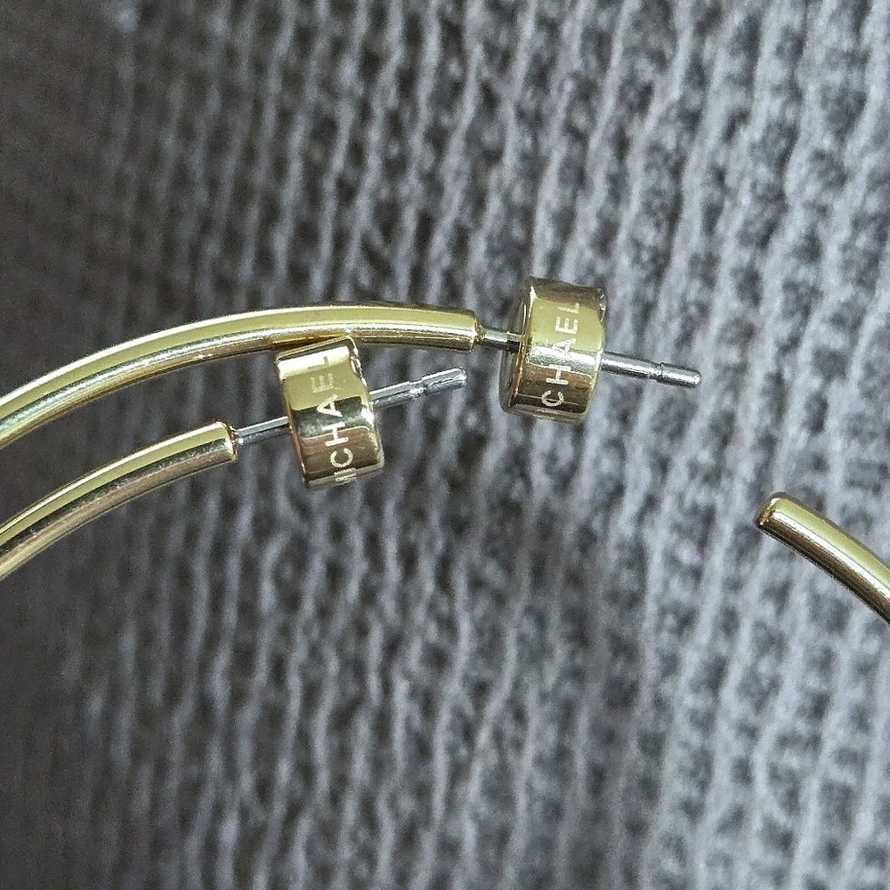 Michael Kors Gold💛 "Cityscape"🏙 Large Hoop Earrings - Picture 8 of 14